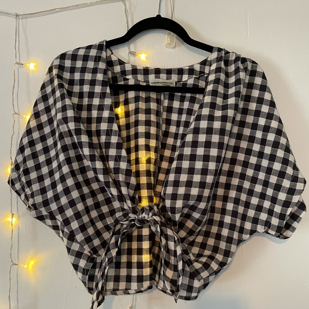 Cropped front tie shirt